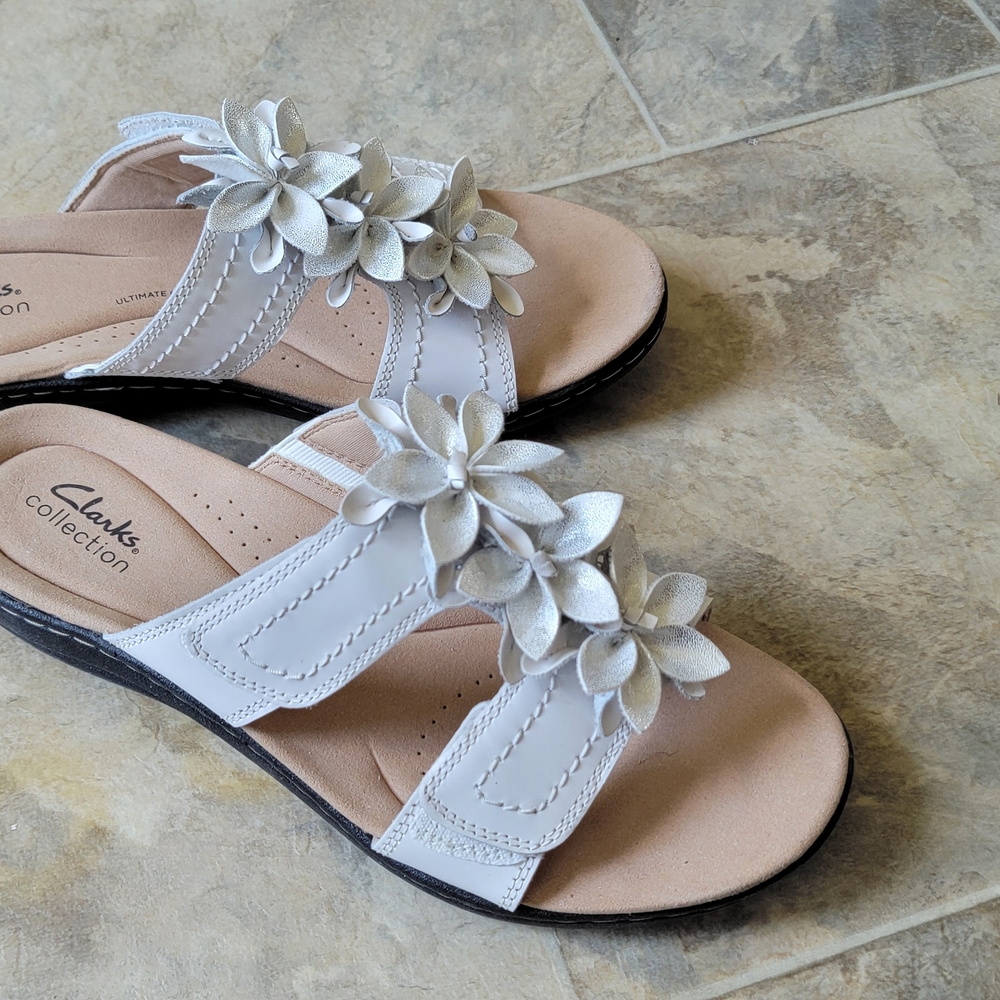 Clarks Women's White Floral Sandals . New